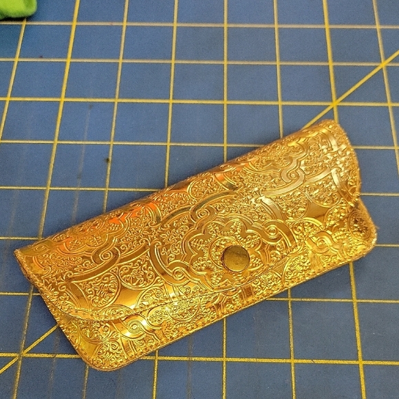 Vintage Gold Embossed Eyeglass 5" x 2.5" x 1"  Case - Picture 1 of 5